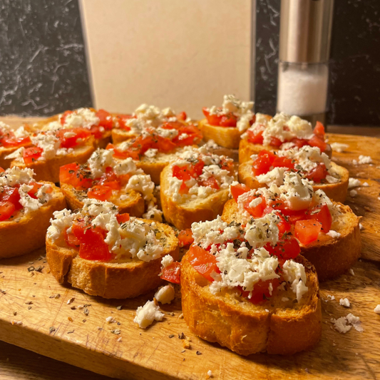 Bruschetta met Tomaat en Feta Recept - GOV's Keuken
